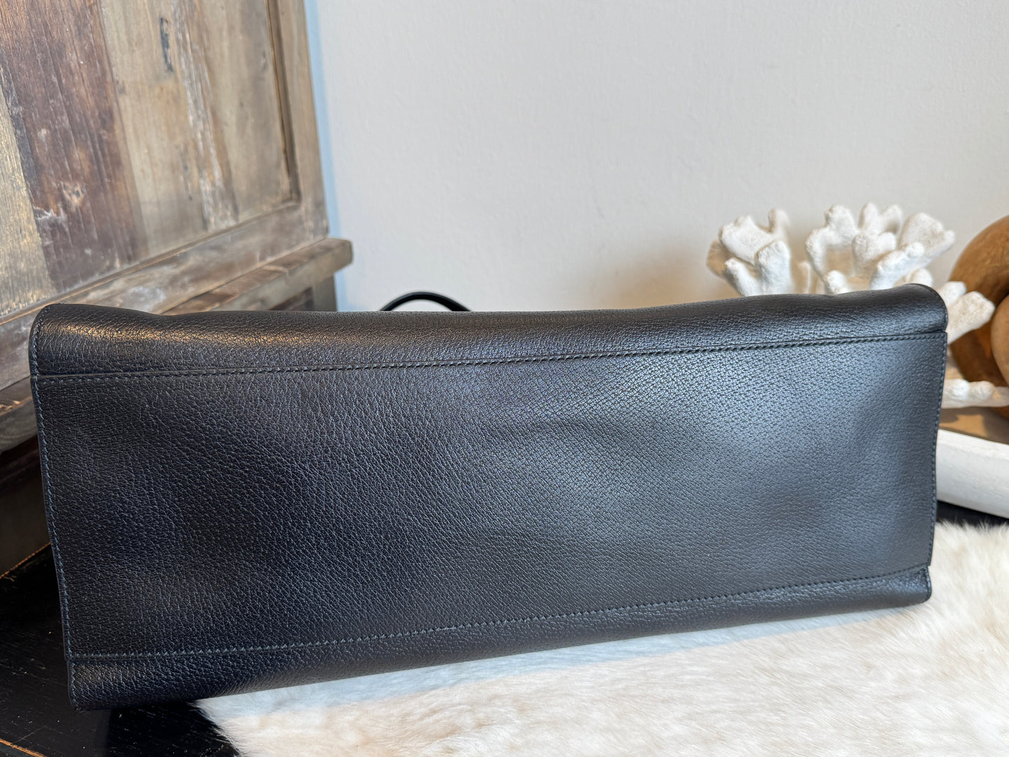 GUCCI RARE!! Linea Totem Large Black Tote Bag