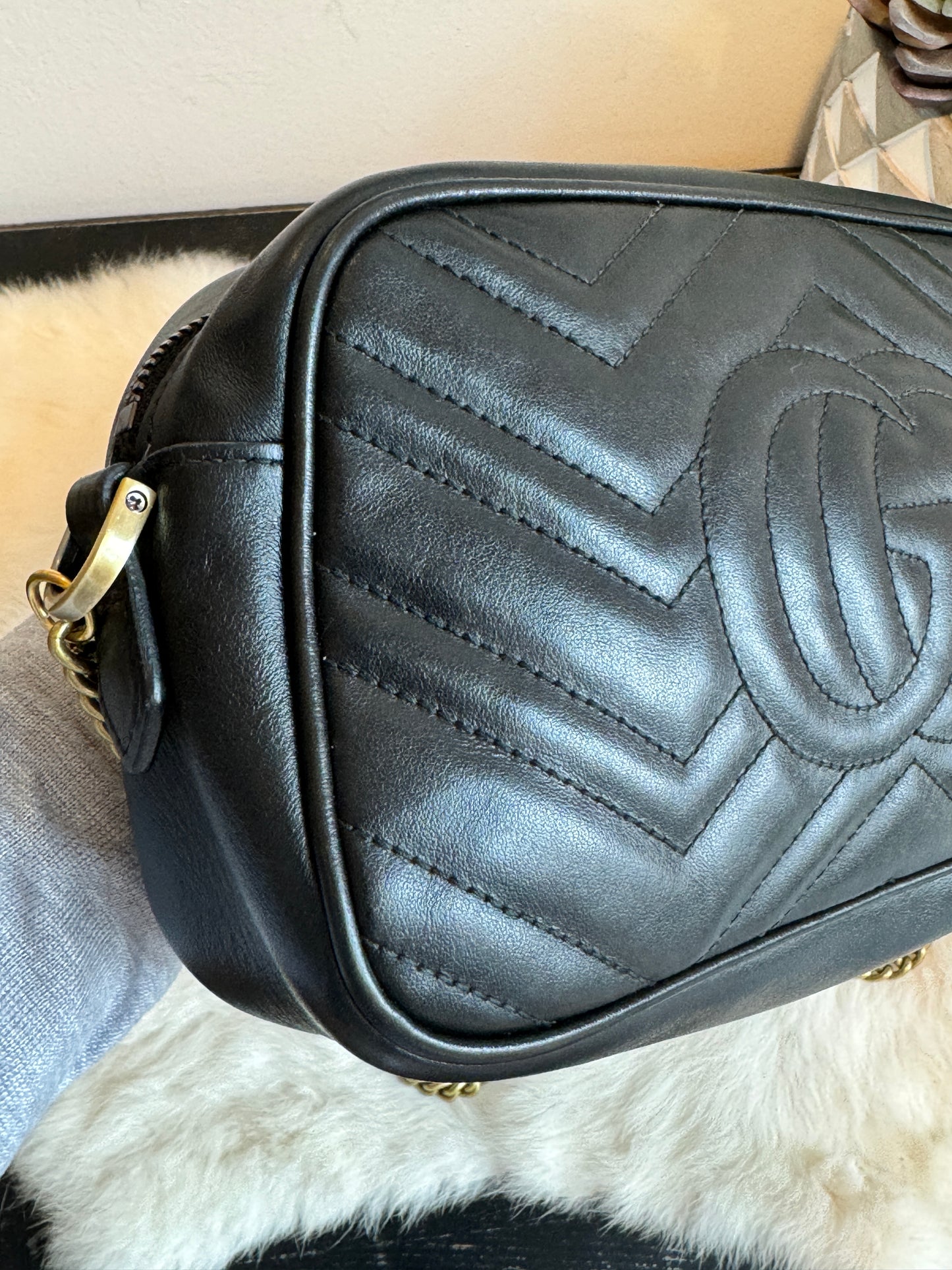 GUCCI Black Leather GG Marmont Small Camera Bag