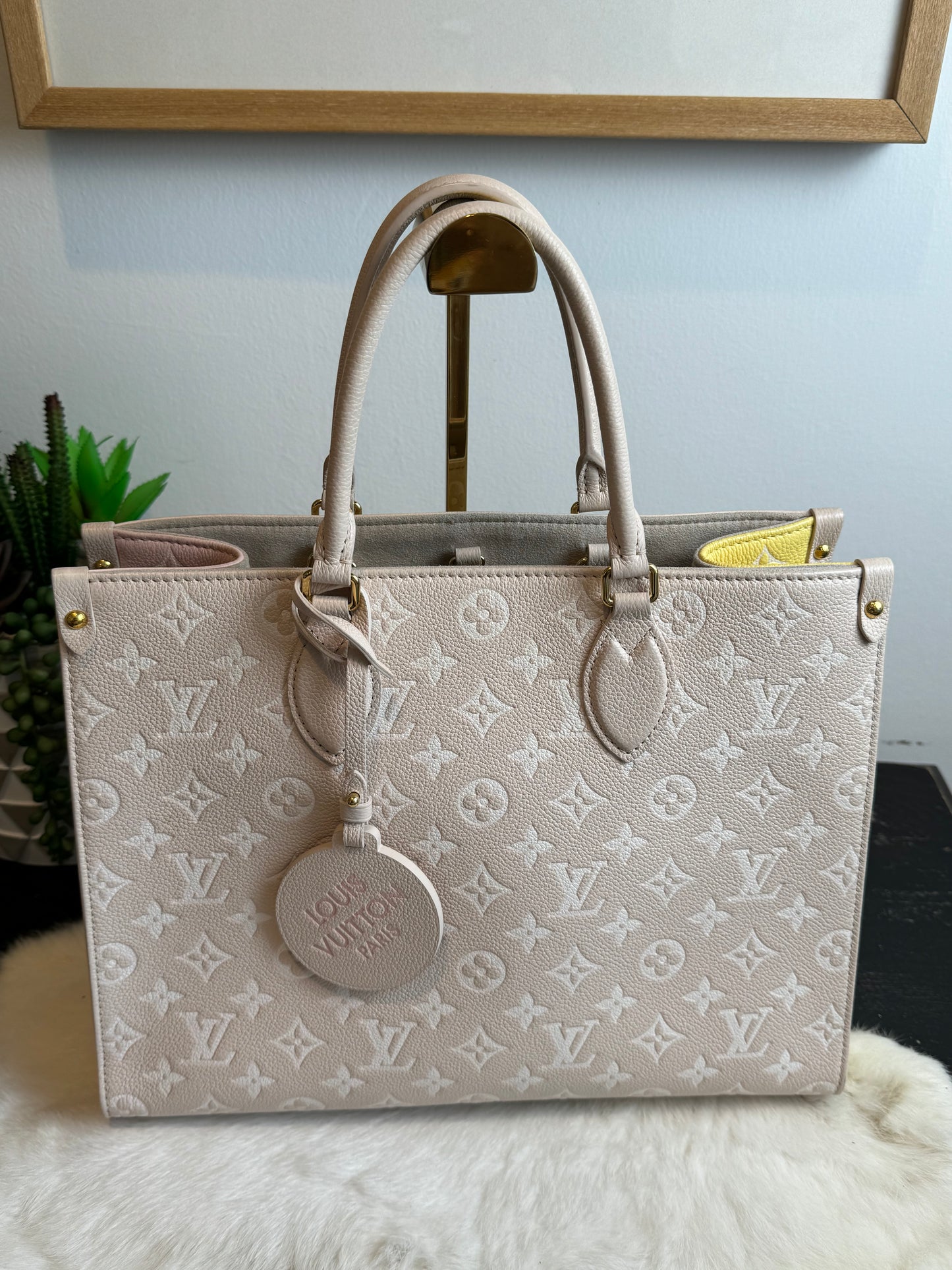 Louis Vuitton ONTHEGO MM SPRING IN THE CITY