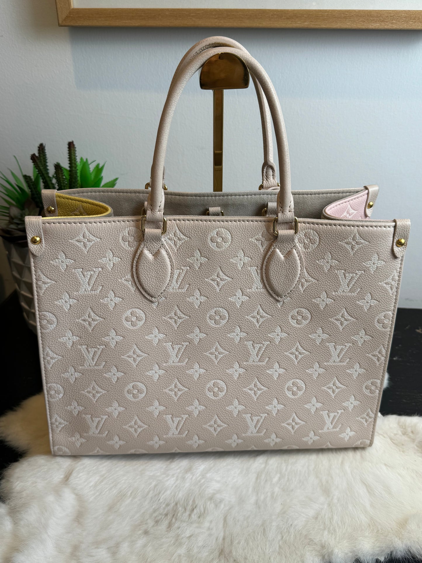 Louis Vuitton ONTHEGO MM SPRING IN THE CITY
