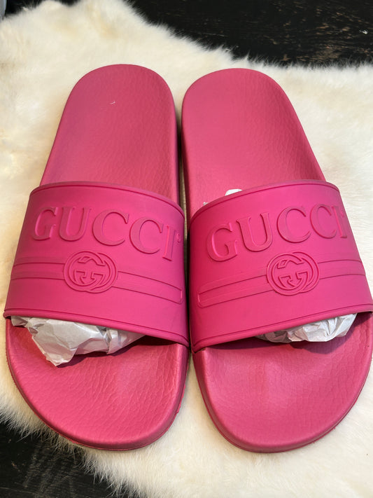GUCCI Interlocking Logo Hot Pink 8EU (41EU)