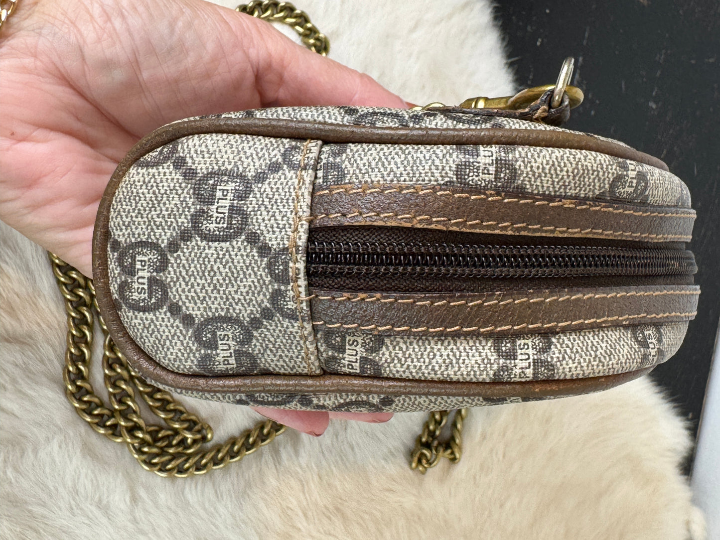 GUCCI Plus Mini Crossbody Chain Strap