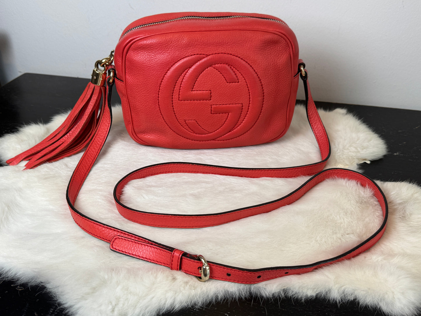 GUCCI Soho Disco Coral Pebbled Camera Bag