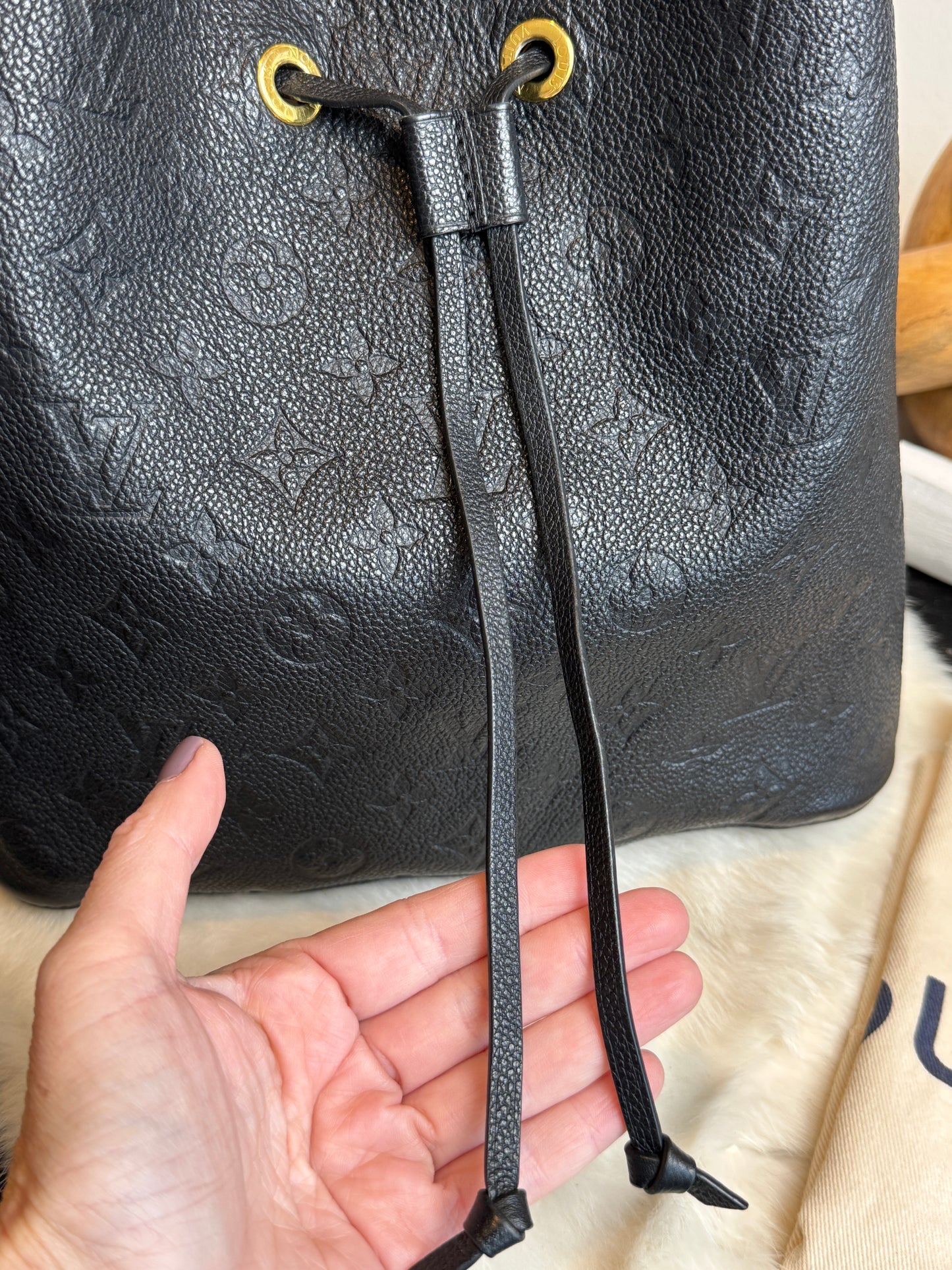 Louis Vuitton Monogram Empreinte Neonoe Noir/Black 2-Way