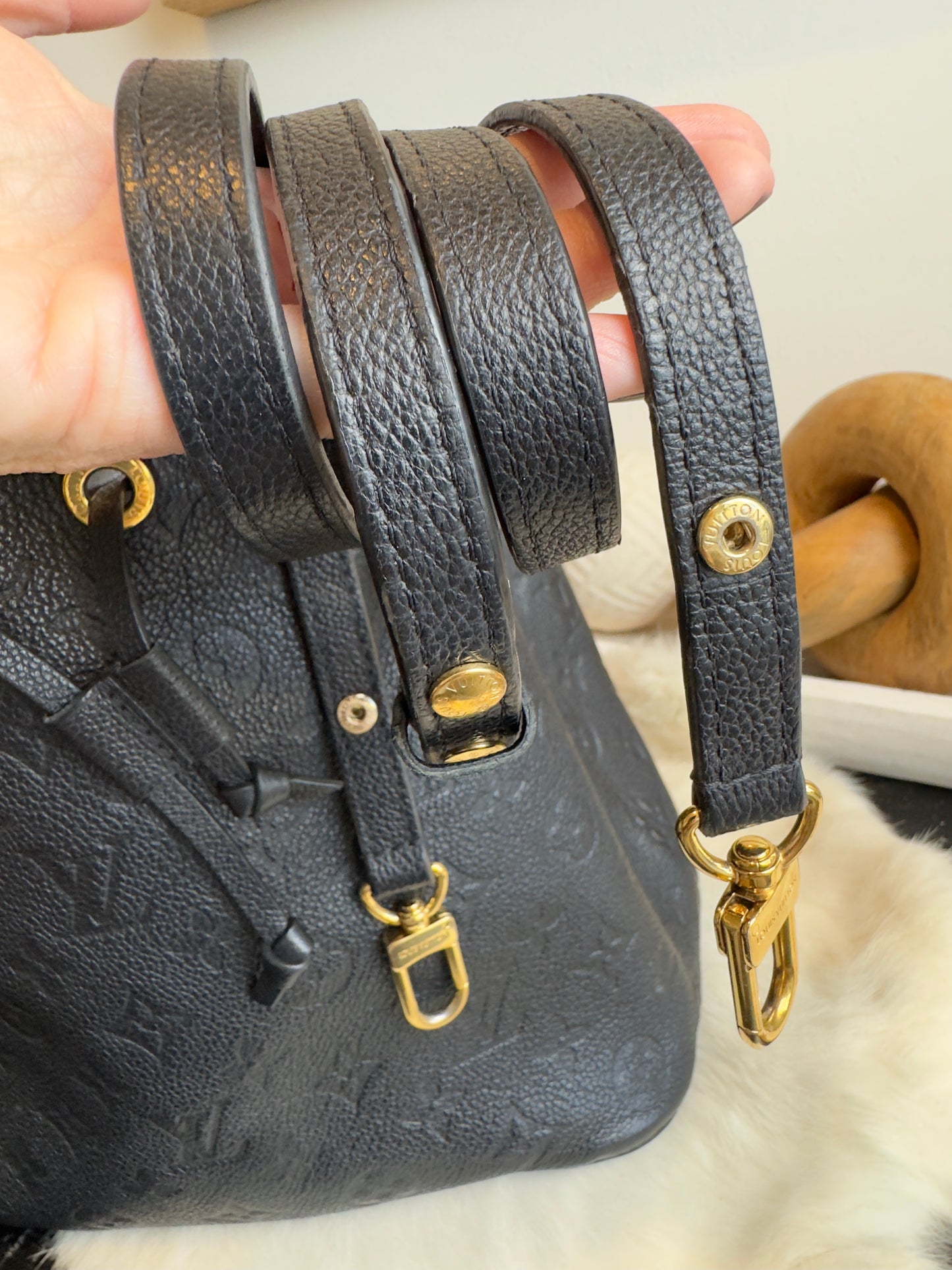 Louis Vuitton Monogram Empreinte Neonoe Noir/Black 2-Way