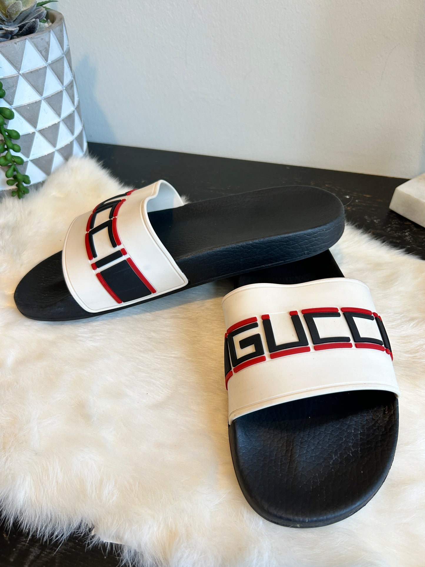GUCCI Pursuit Logo White 8EU (41EU)