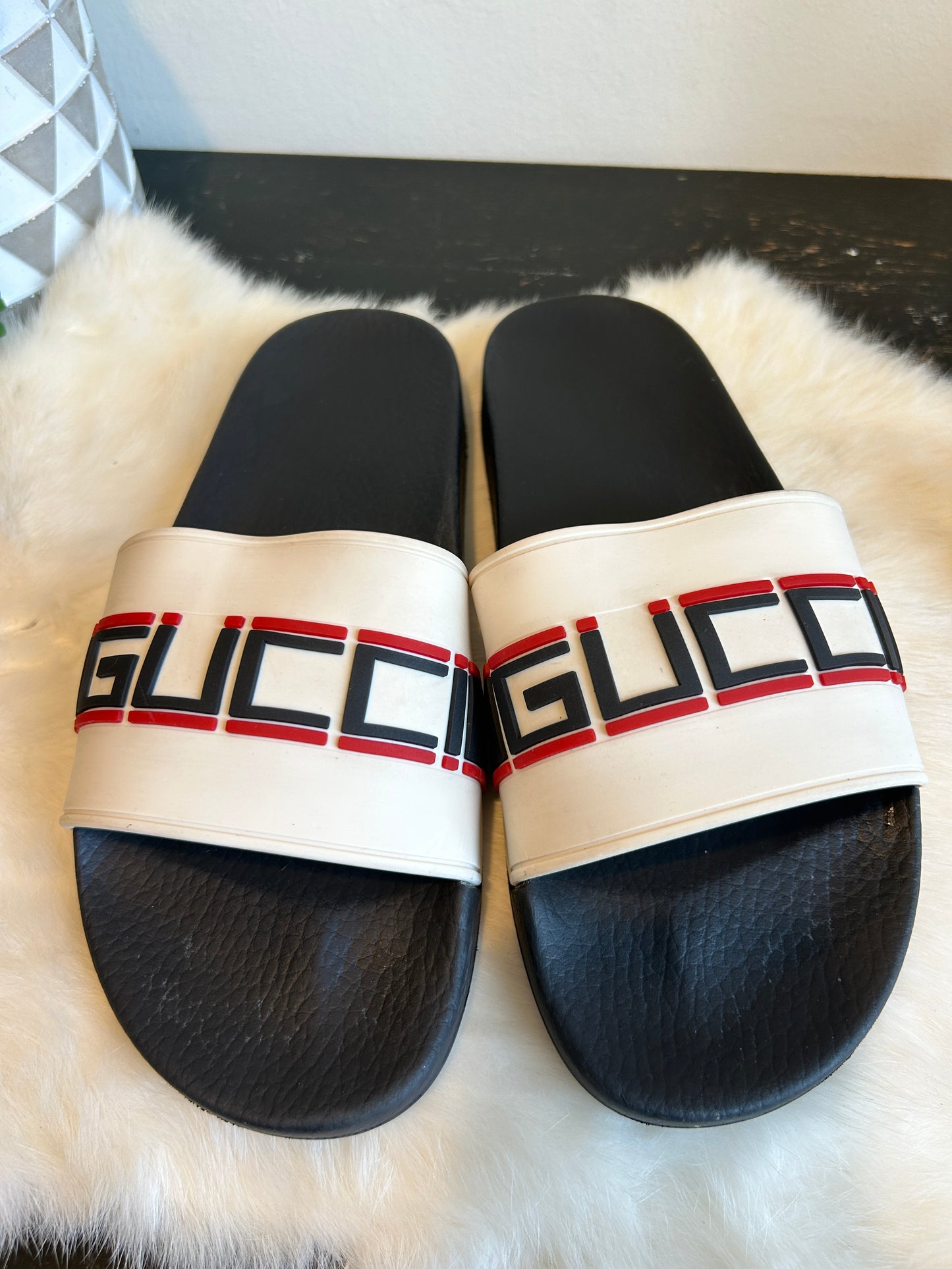 GUCCI Pursuit Logo White 8EU (41EU)