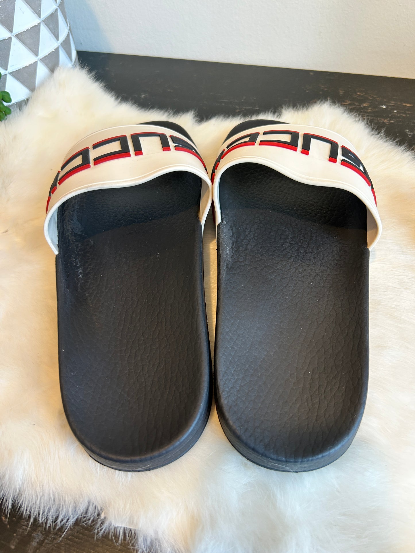 GUCCI Pursuit Logo White 8EU (41EU)