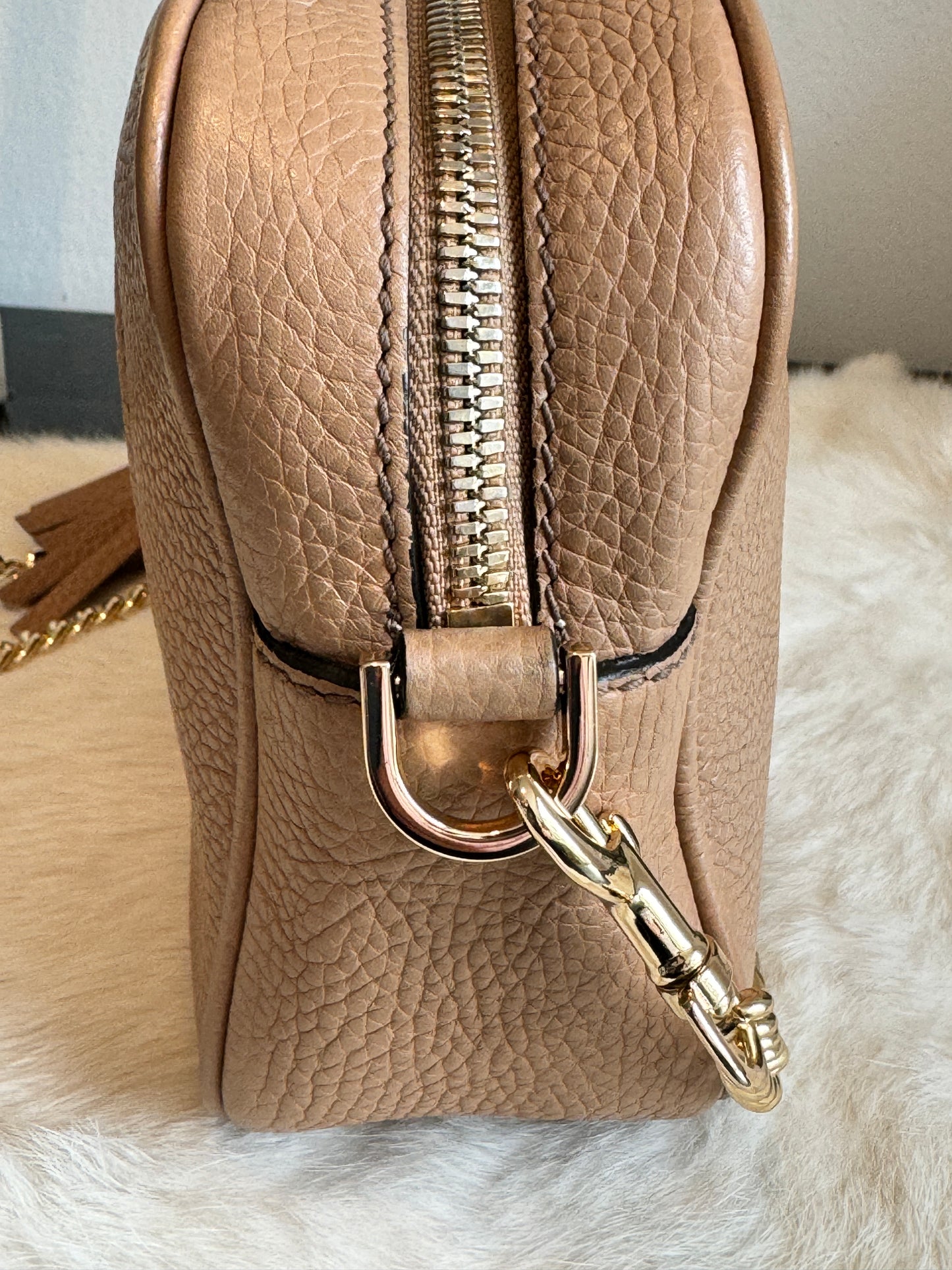 GUCCI Soho Disco Tan Pebbled Camera Bag