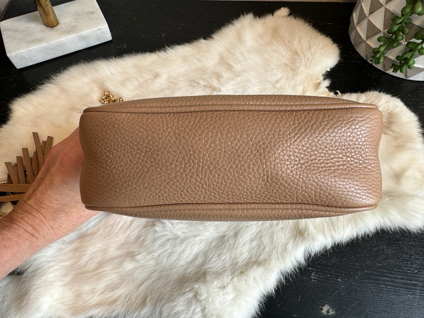 GUCCI Soho Disco Tan Pebbled Camera Bag