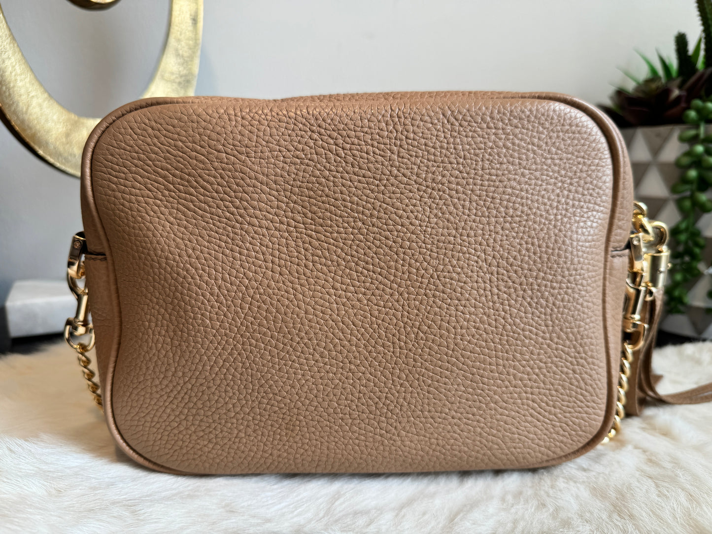 GUCCI Soho Disco Tan Pebbled Camera Bag