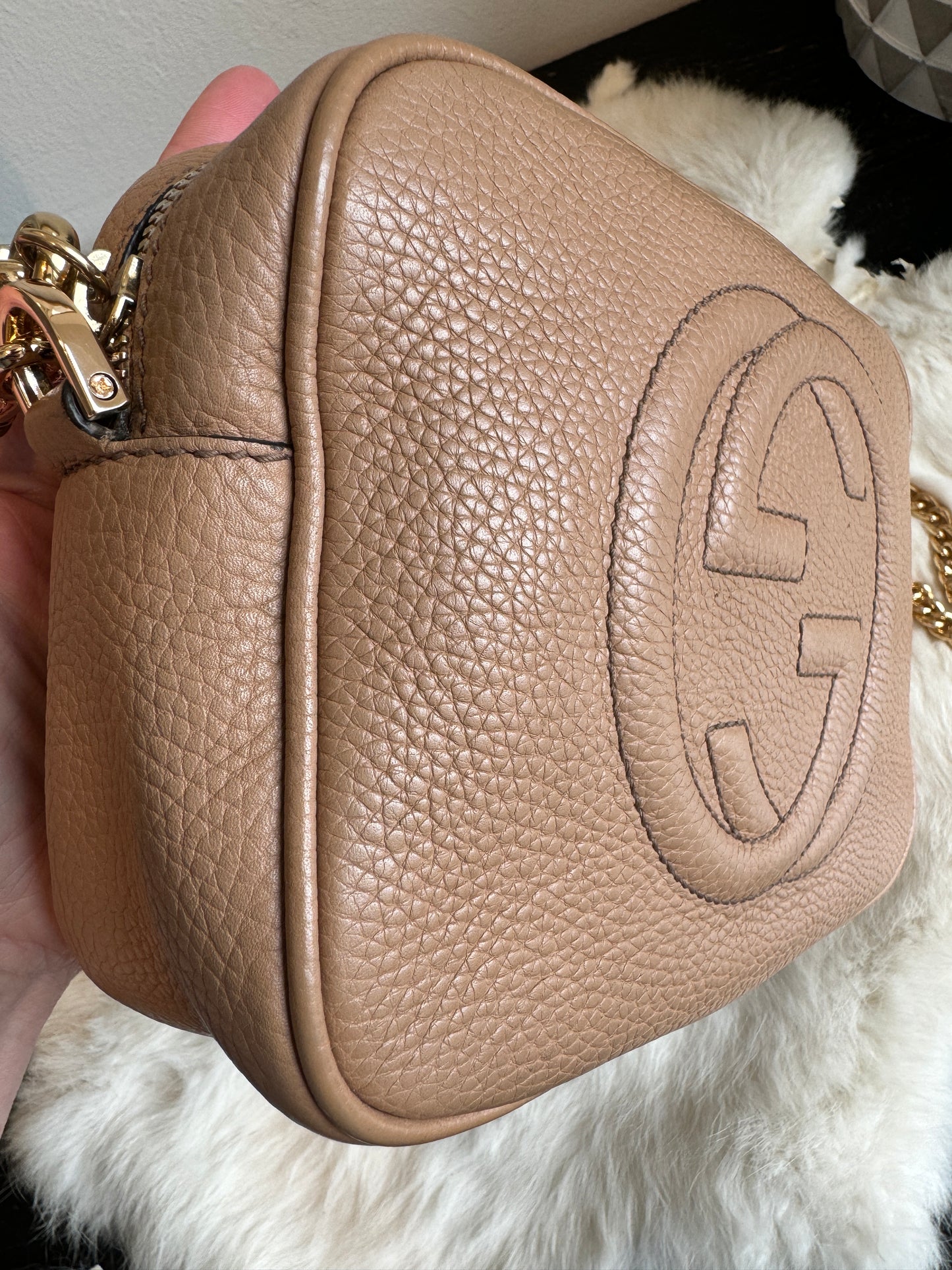 GUCCI Soho Disco Tan Pebbled Camera Bag