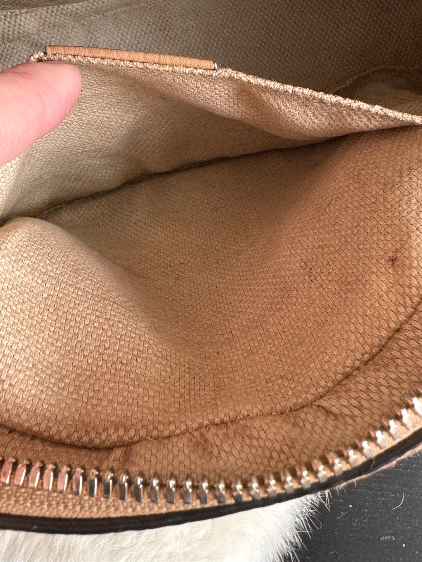 GUCCI Soho Disco Tan Pebbled Camera Bag