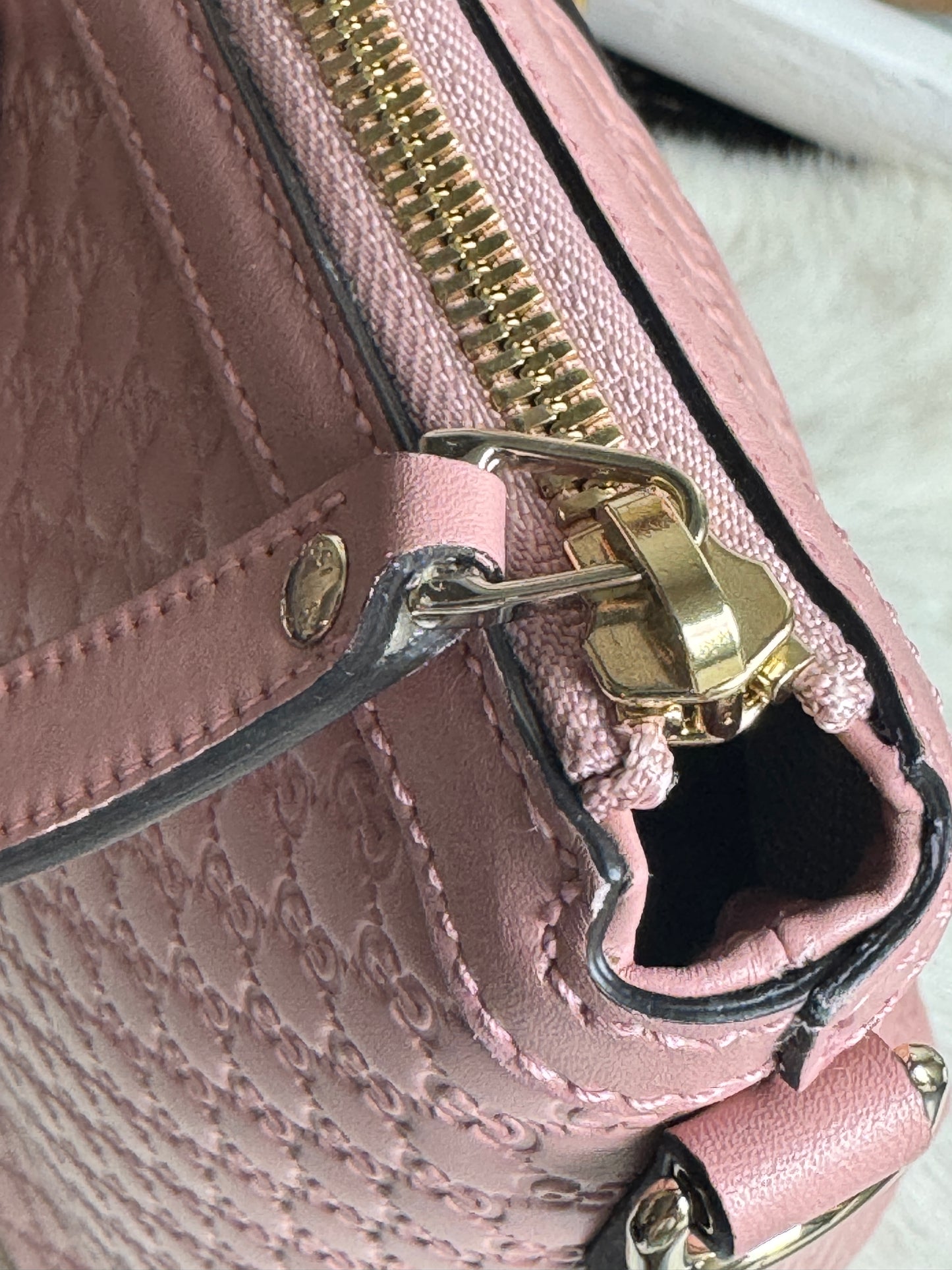 GUCCI Pink Soft Micro-Guccissima Large Zippered Satchel