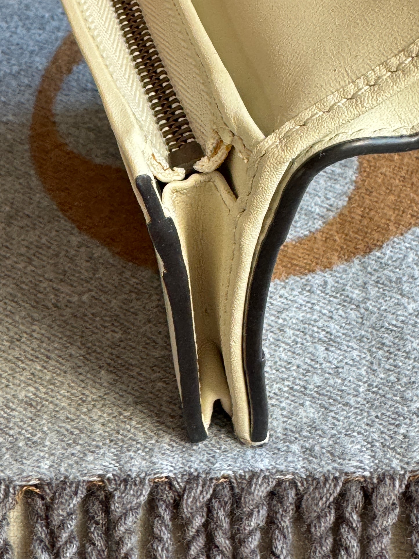 GUCCI Queen Margaret Cream Bifold Snap Wallet