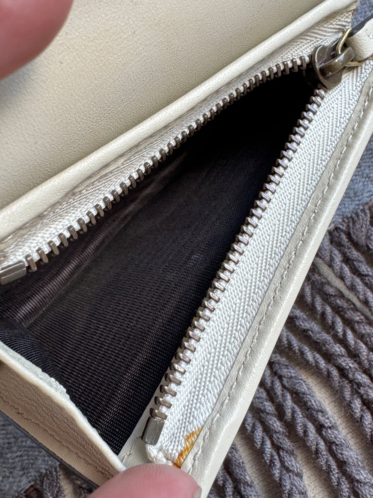 GUCCI Queen Margaret Cream Bifold Snap Wallet