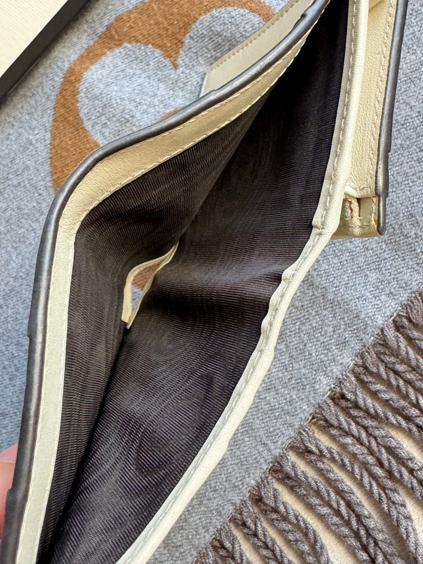 GUCCI Queen Margaret Cream Bifold Snap Wallet