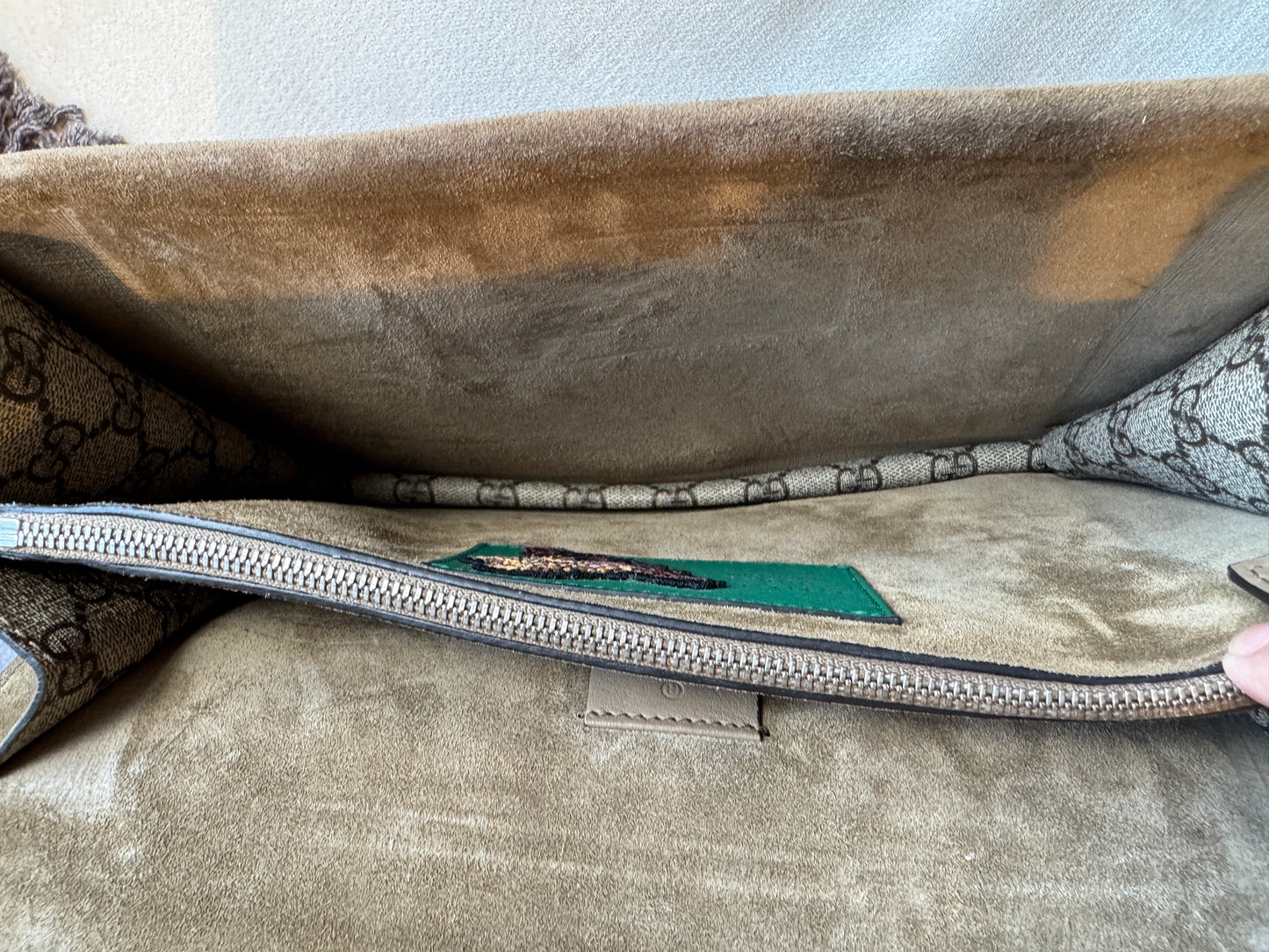 GUCCI GG Supreme Canvas Medium Dionysus