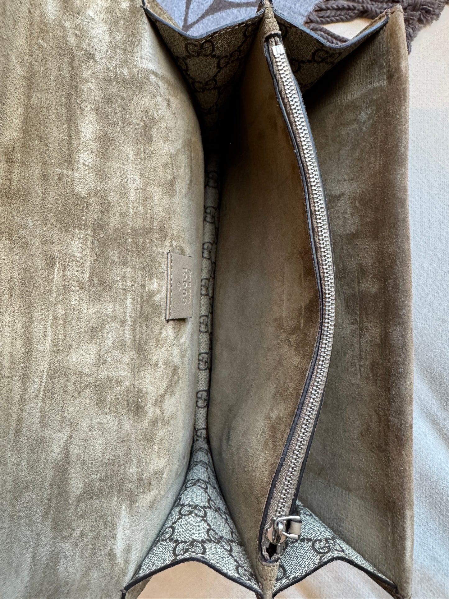 GUCCI GG Supreme Canvas Medium Dionysus