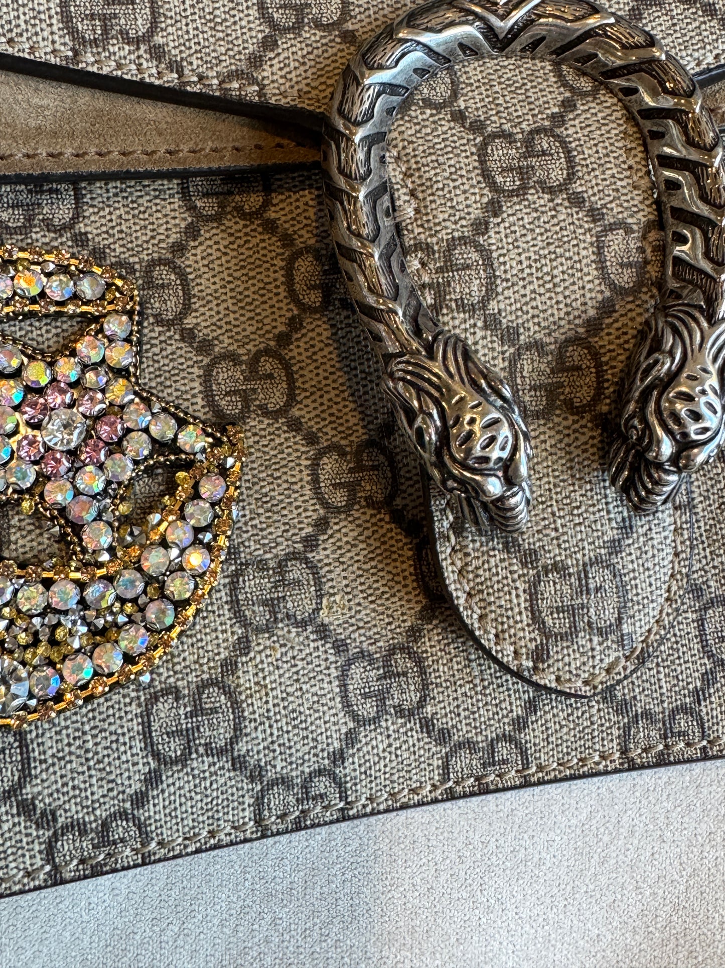 GUCCI GG Supreme Canvas Medium Dionysus