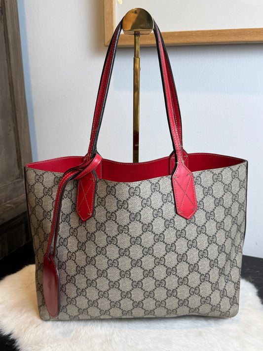 GUCCI Turnaround Supreme Canvas Reversible Tote Small Red