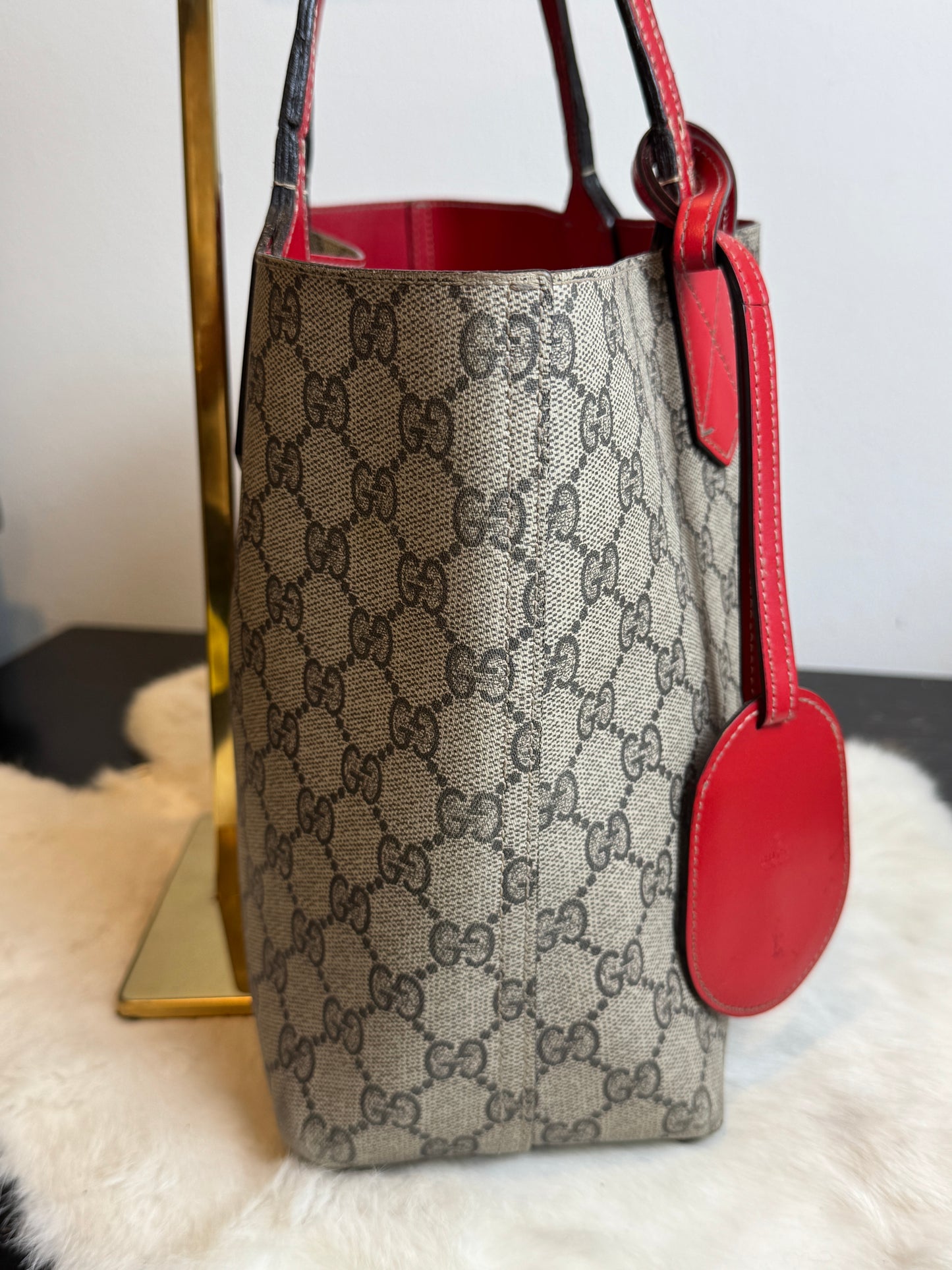 GUCCI Turnaround Supreme Canvas Reversible Tote Small Red