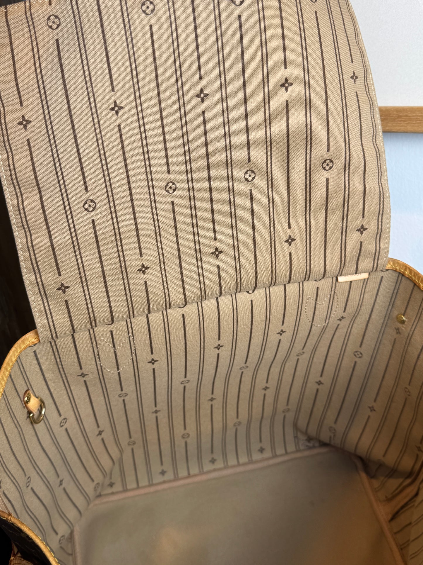Louis Vuitton Neverfull MM Monogram