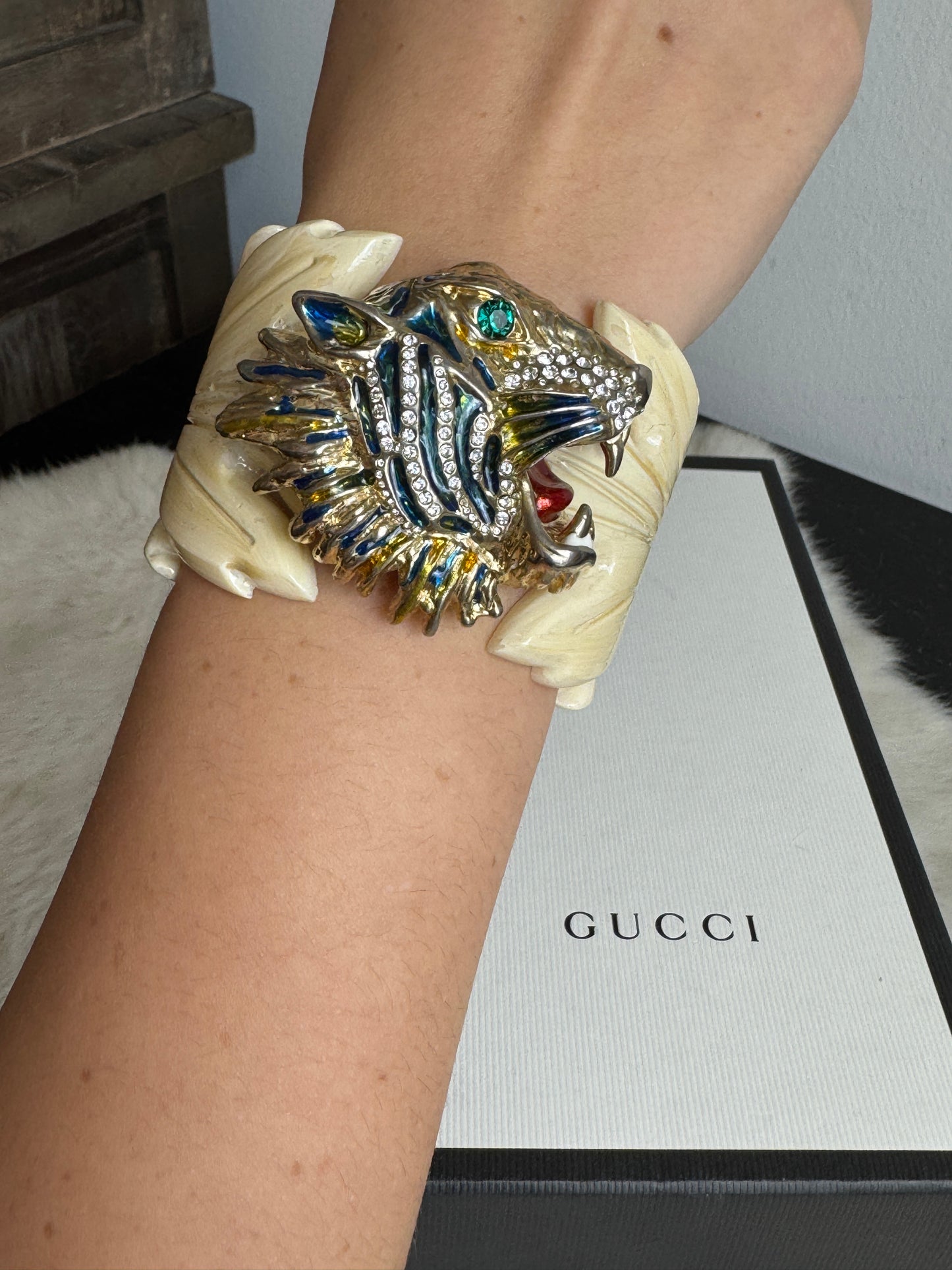 NWT! Gucci Rajah Resin Leaf Bracelet (repaired)