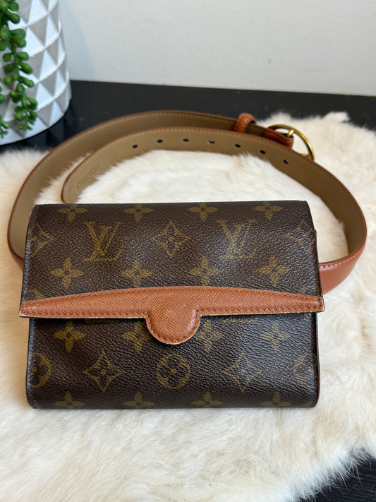 Louis Vuitton Arche Belt Bag Monogram