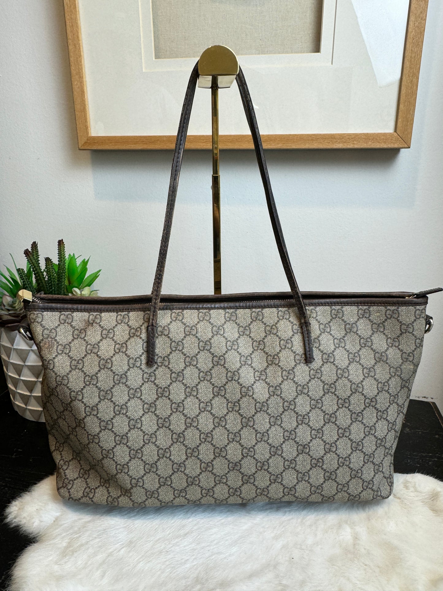 GUCCI Supreme Monogram Medium Zippered Tote