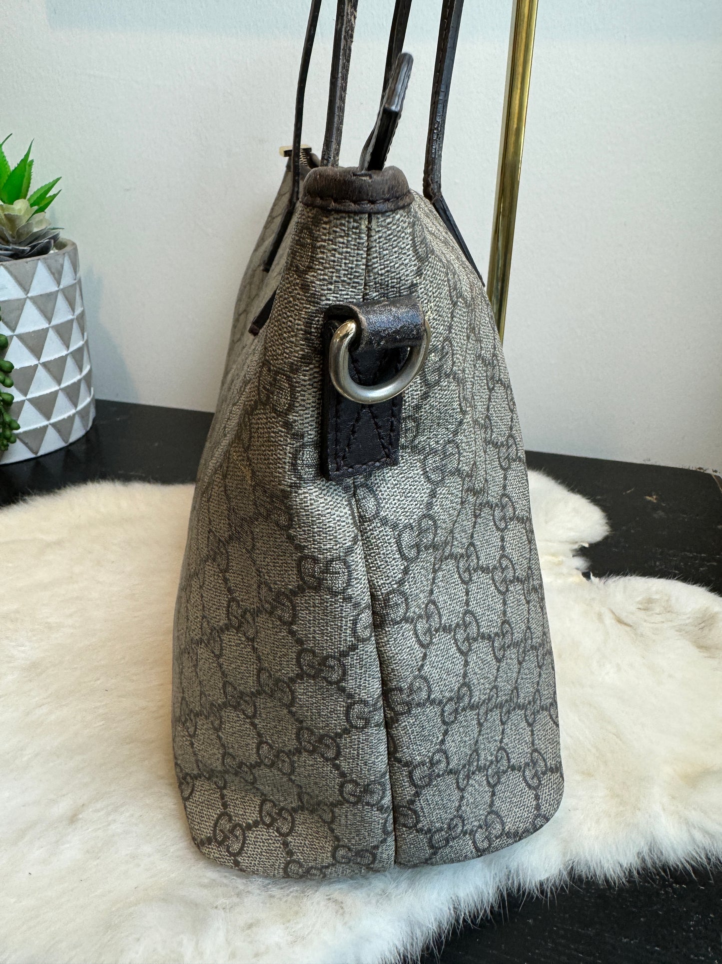 GUCCI Supreme Monogram Medium Zippered Tote