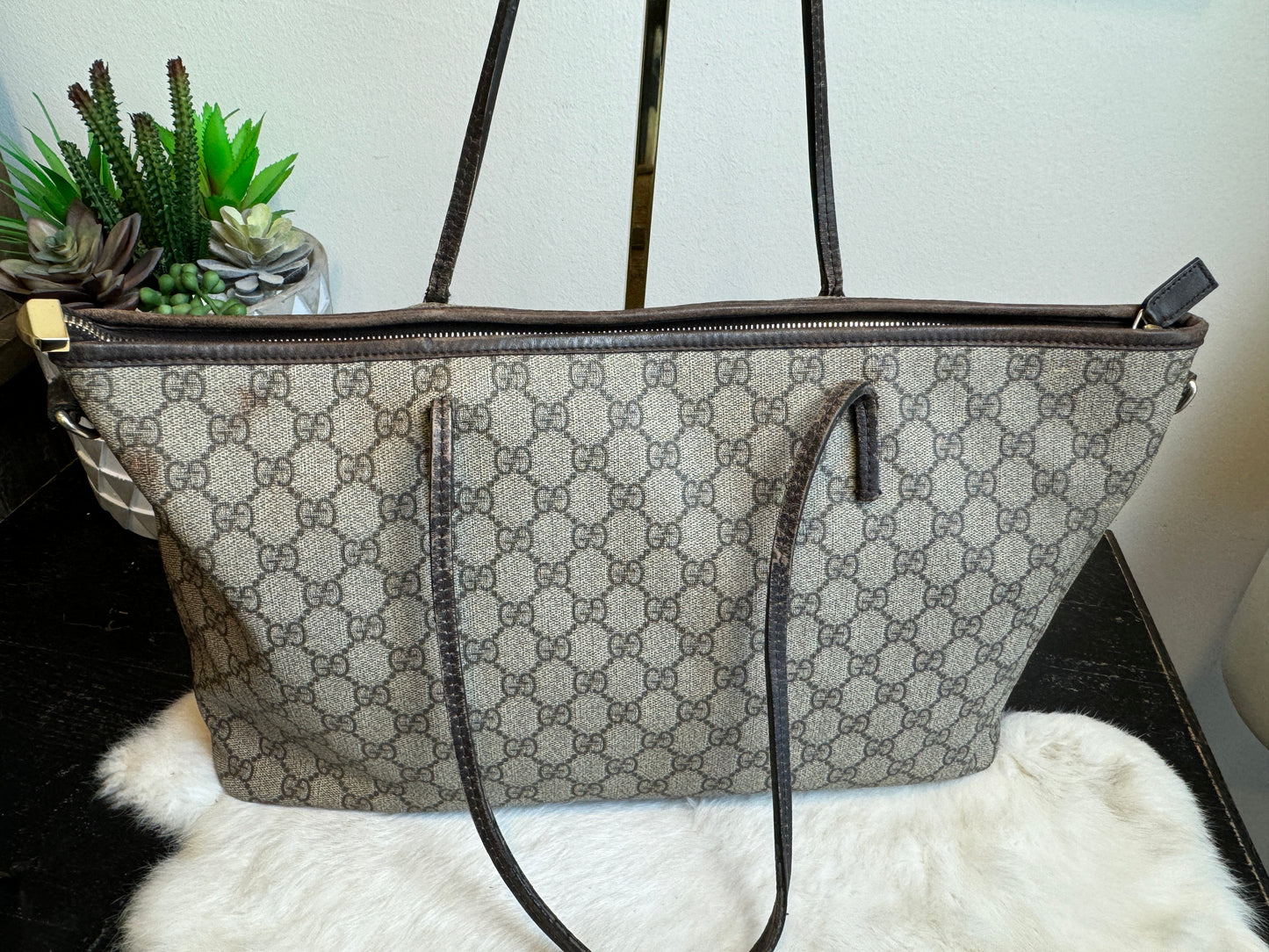 GUCCI Supreme Monogram Medium Zippered Tote