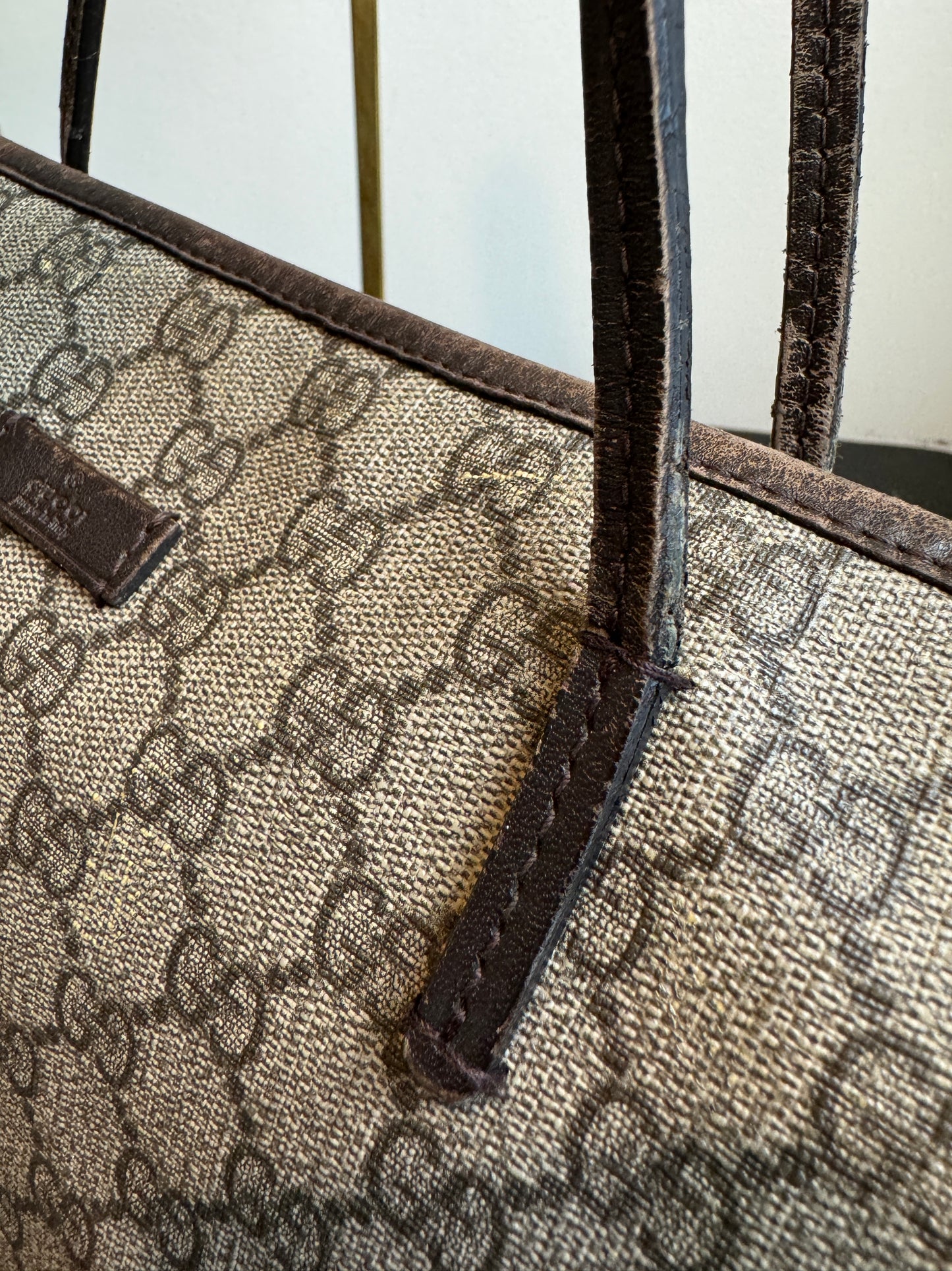 GUCCI Supreme Monogram Medium Zippered Tote