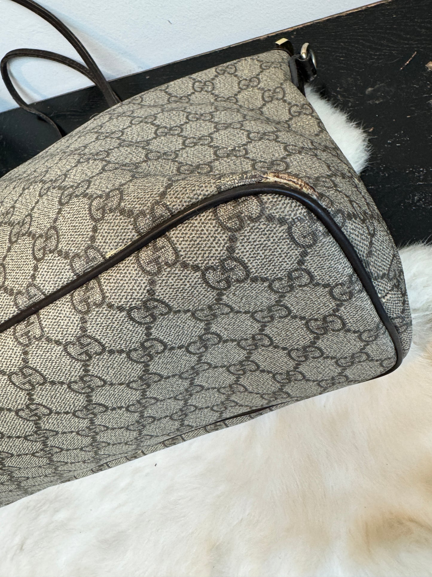 GUCCI Supreme Monogram Medium Zippered Tote