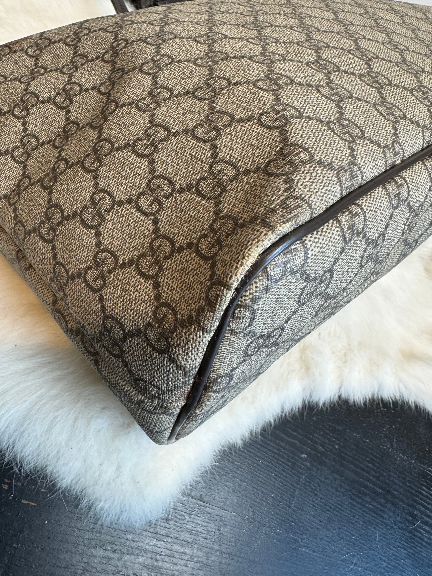 GUCCI Supreme Monogram Medium Zippered Tote