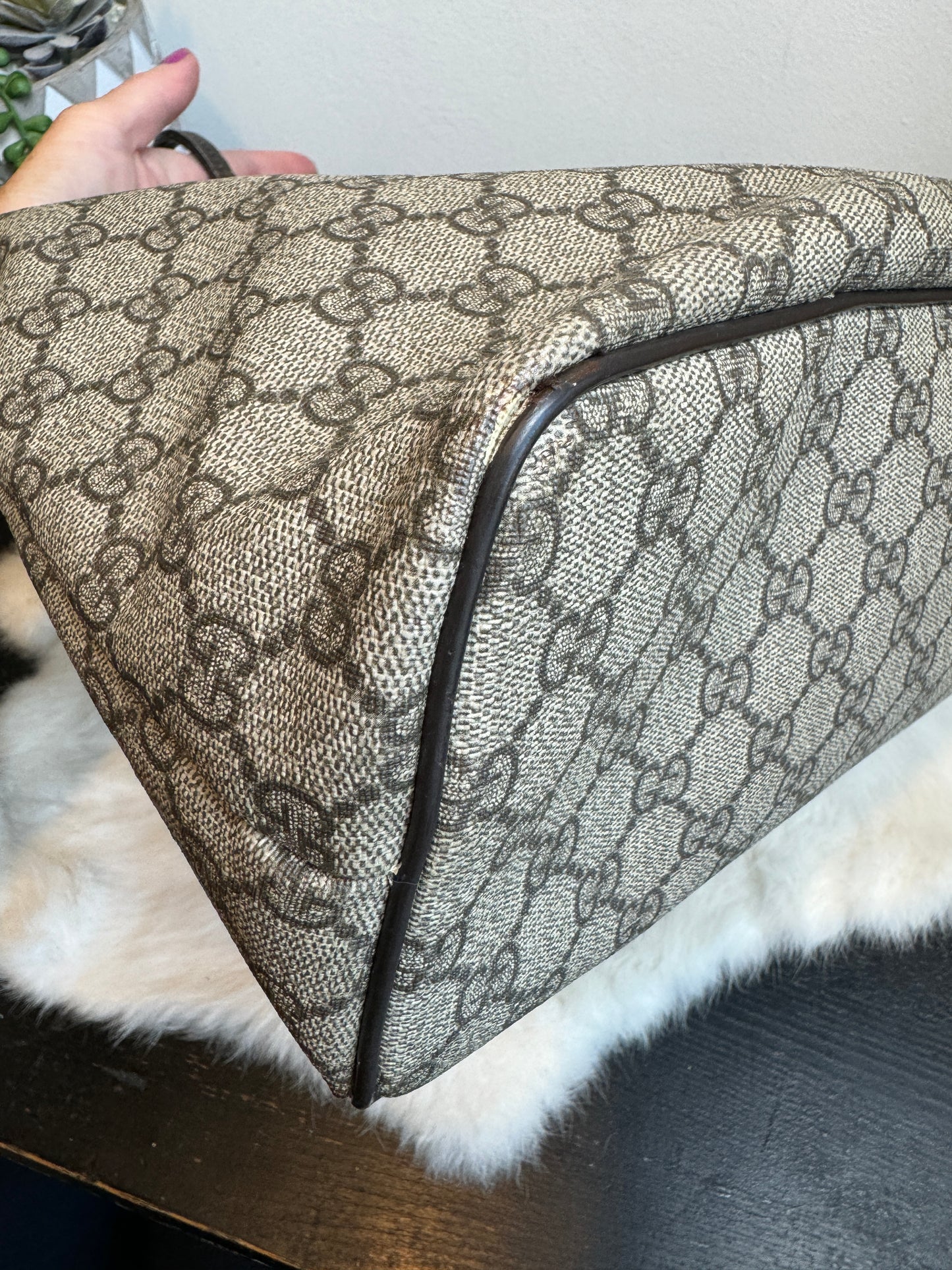 GUCCI Supreme Monogram Medium Zippered Tote