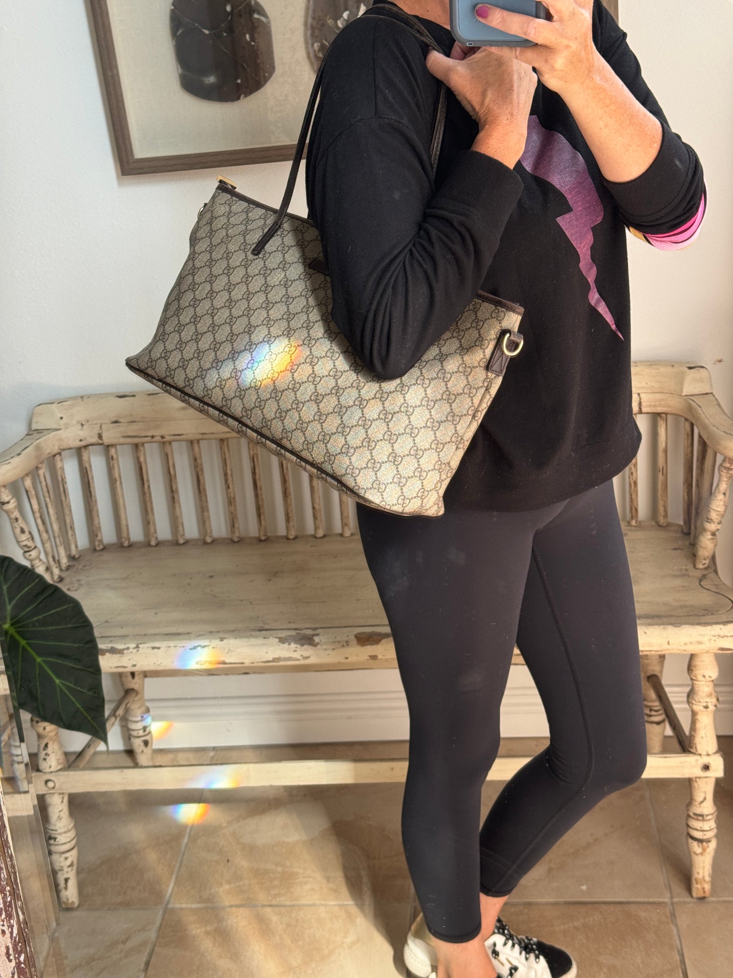 GUCCI Supreme Monogram Medium Zippered Tote