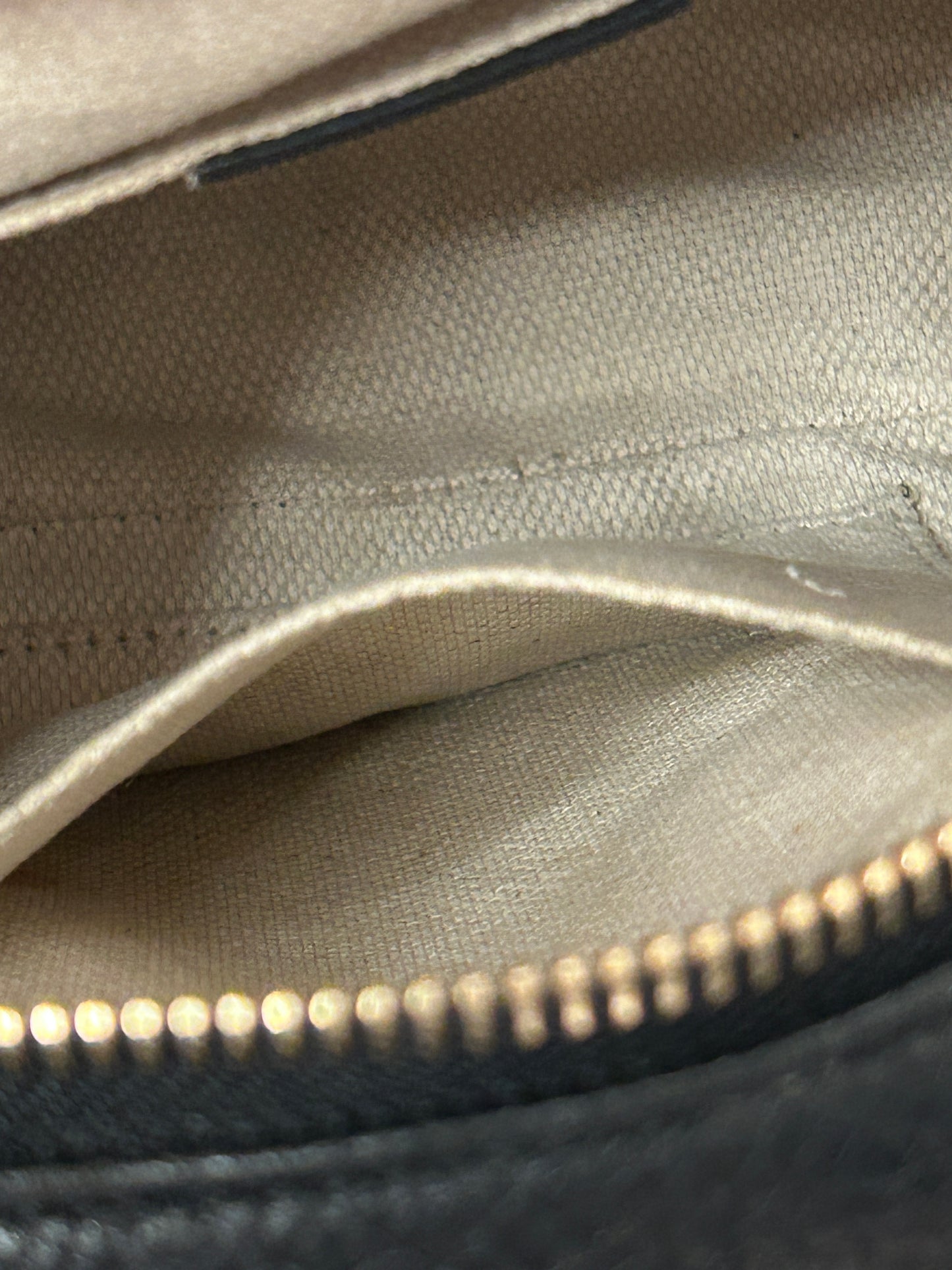 GUCCI Soho Disco Black Pebbled Camera Bag