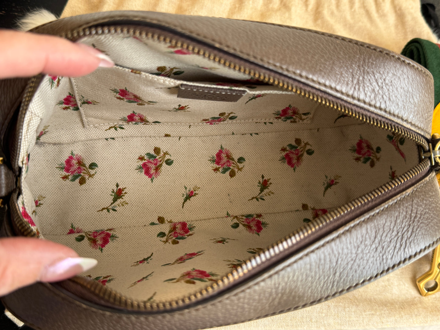GUCCI Supreme Neo Vintage Camera Crossbody Bag