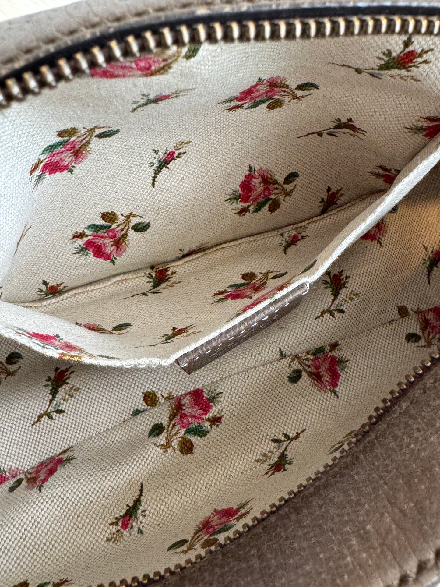 GUCCI Supreme Neo Vintage Camera Crossbody Bag