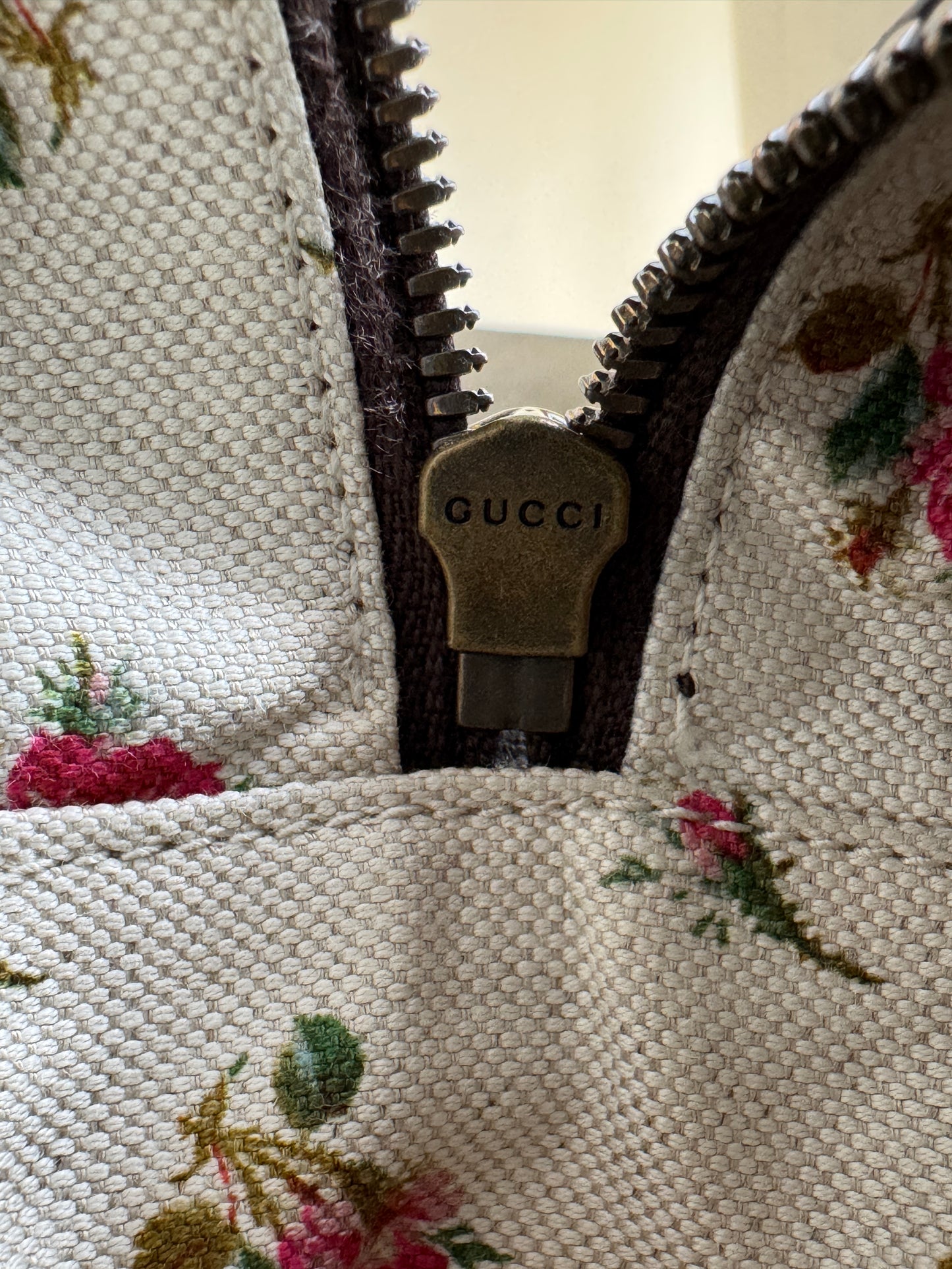 GUCCI Supreme Neo Vintage Camera Crossbody Bag