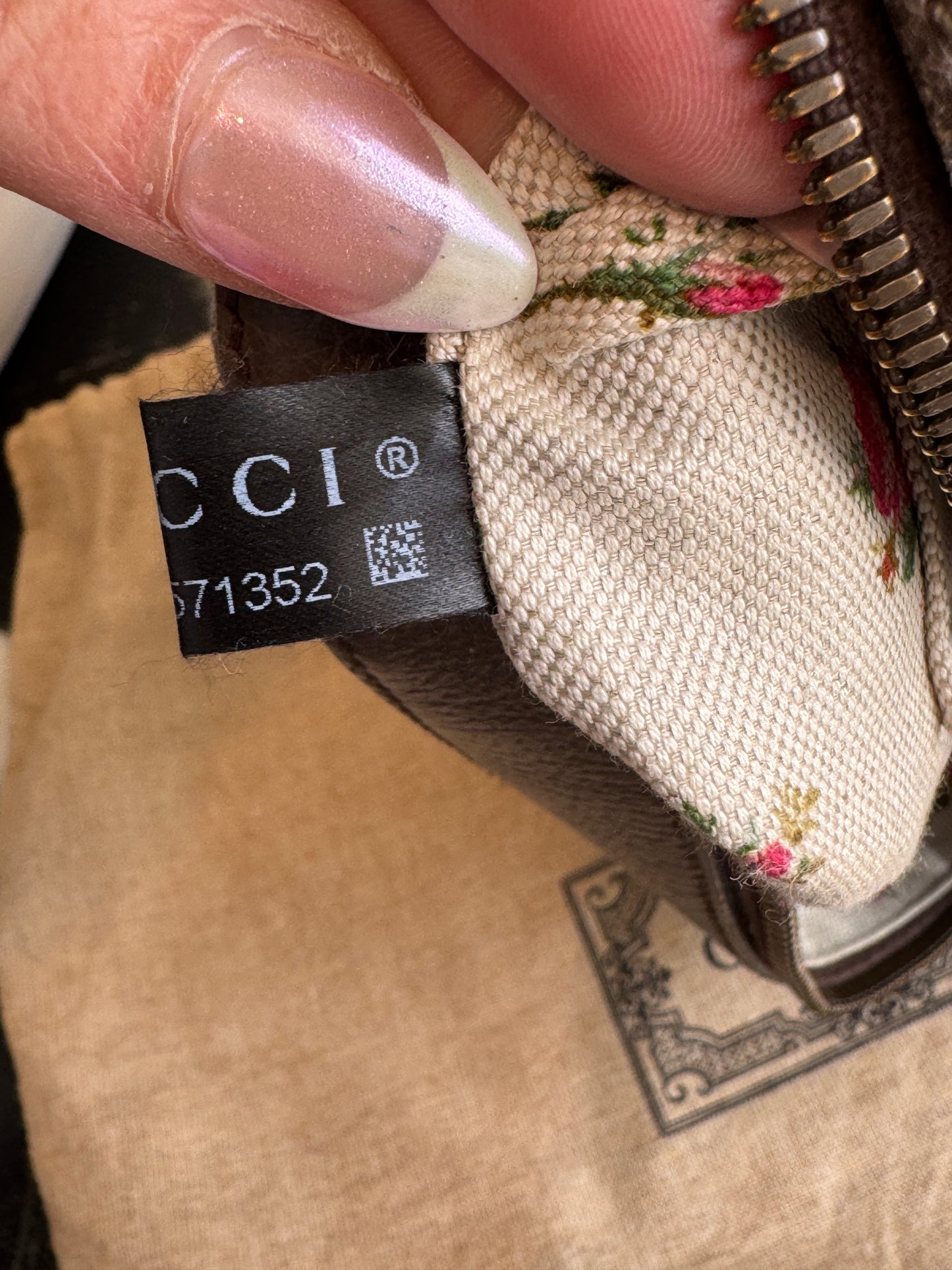 GUCCI Supreme Neo Vintage Camera Crossbody Bag