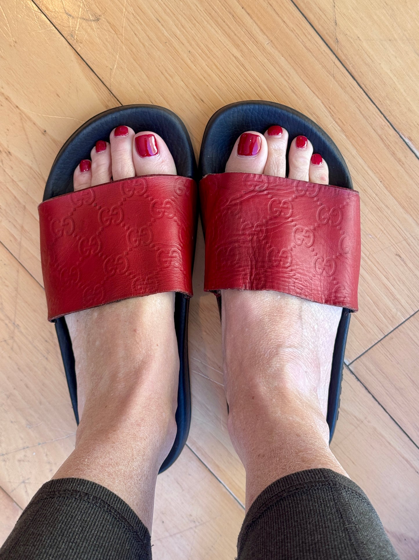 GUCCI Guccissima Leather Womens Slides Red 38EU