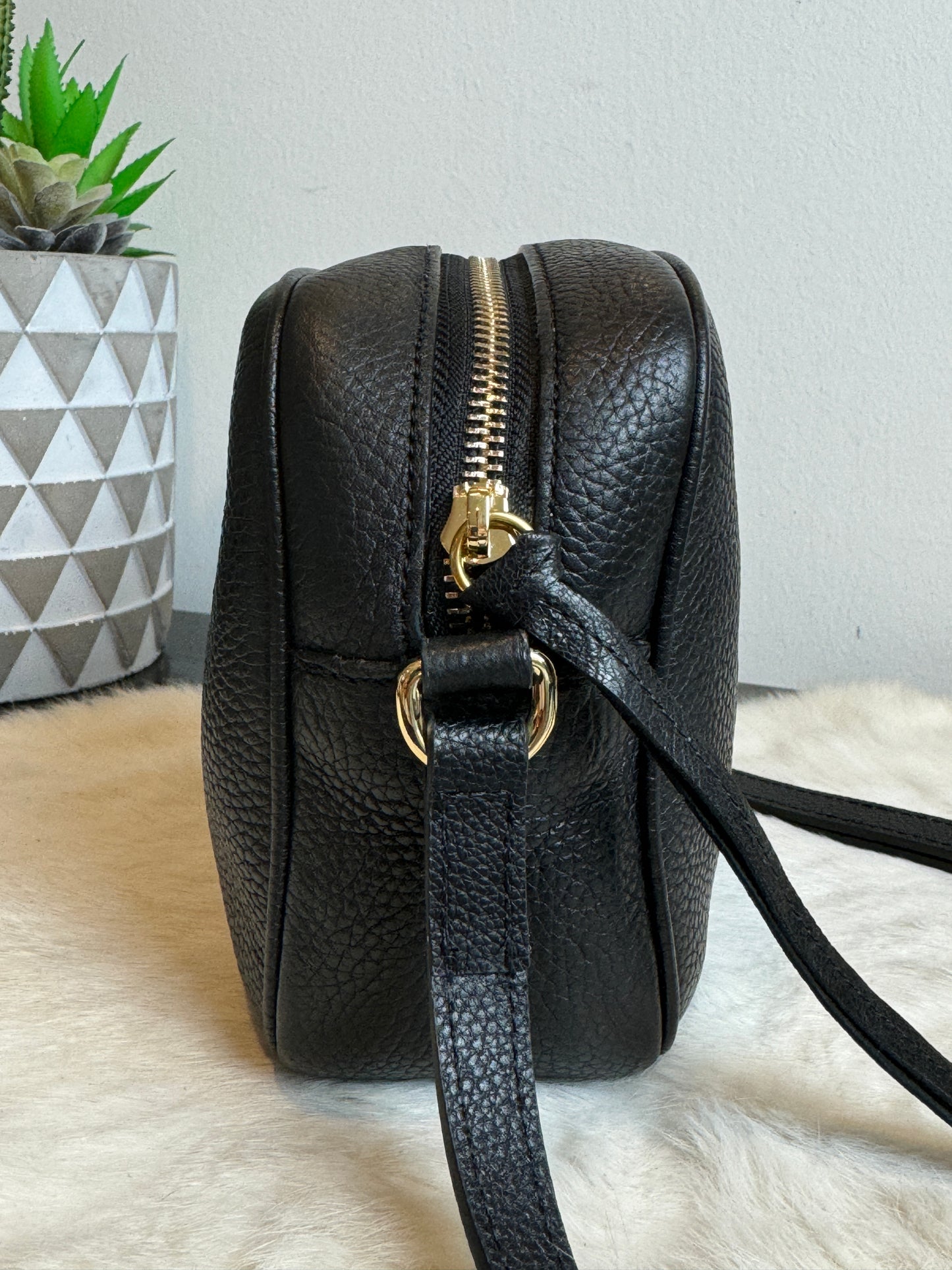 GUCCI Soho Disco Black Pebbled Camera Bag