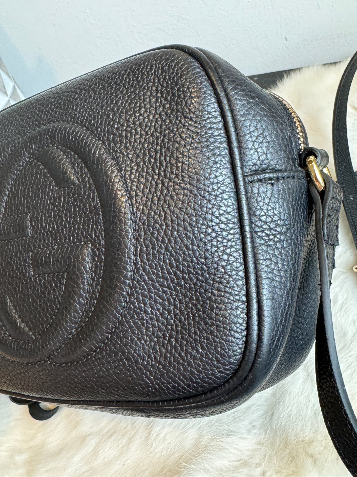 GUCCI Soho Disco Black Pebbled Camera Bag