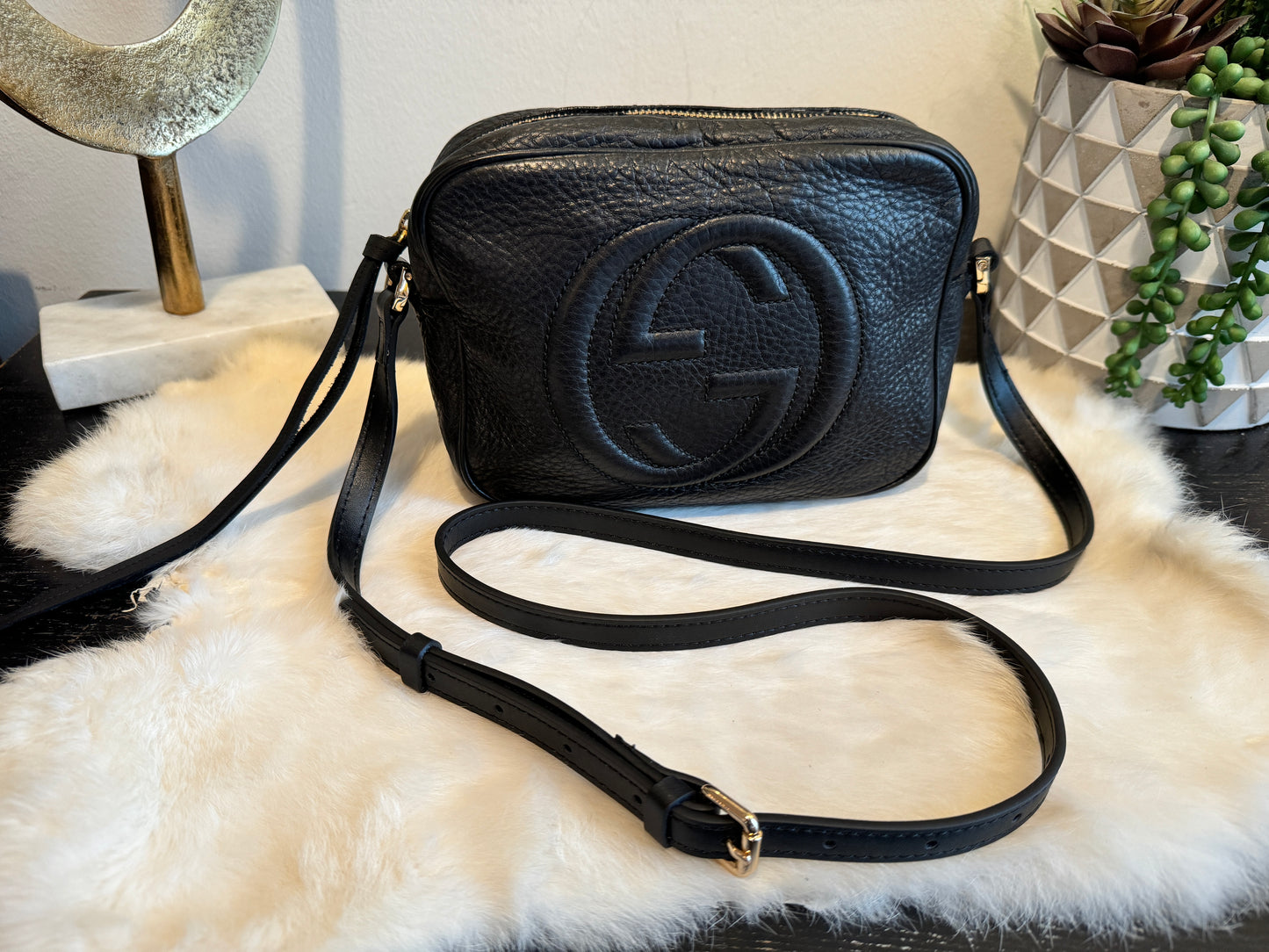 GUCCI Soho Disco Black Pebbled Camera Bag