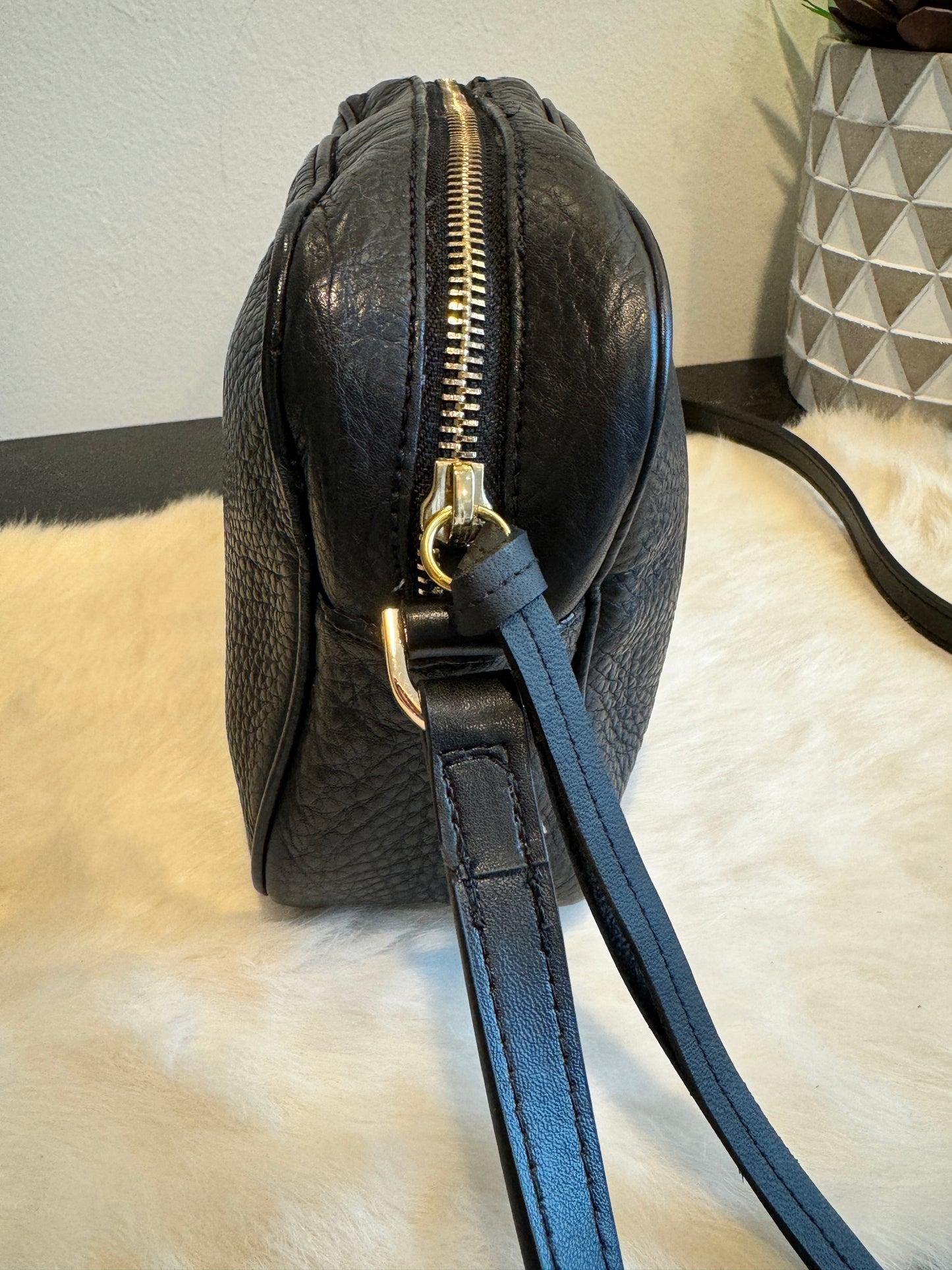 GUCCI Soho Disco Black Pebbled Camera Bag