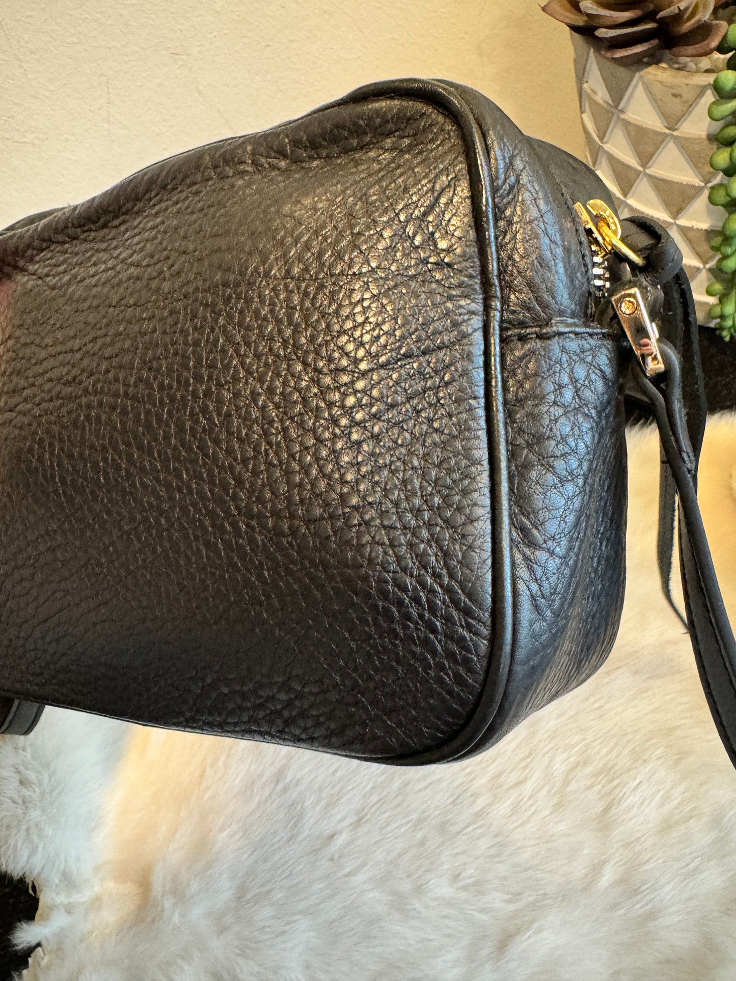 GUCCI Soho Disco Black Pebbled Camera Bag
