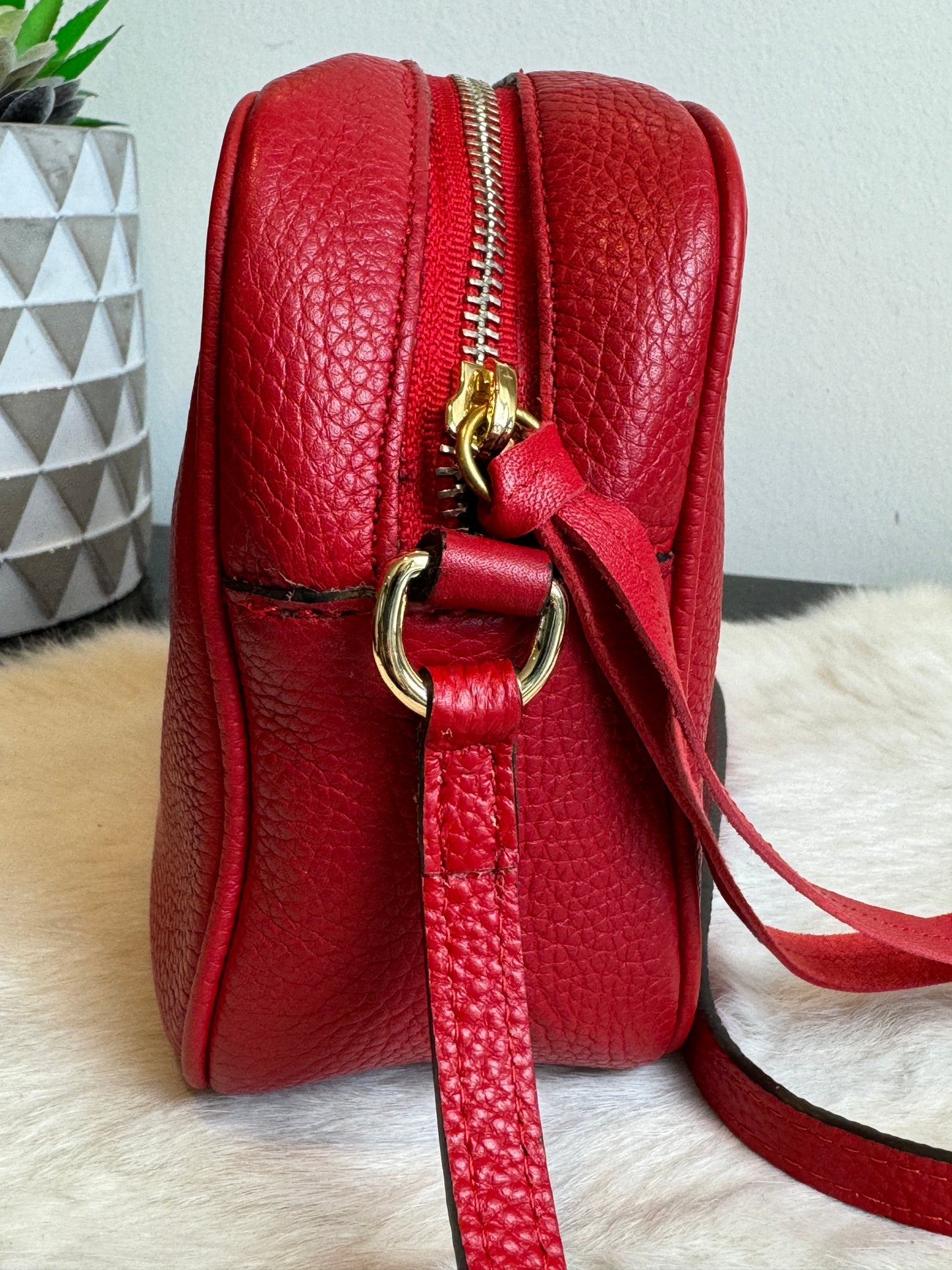 GUCCI Soho Disco Red Pebbled Camera Bag