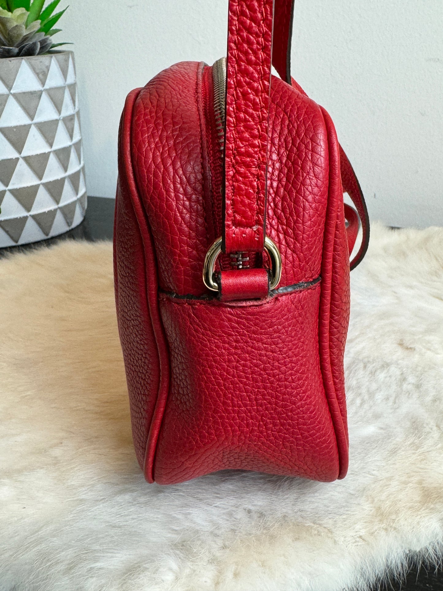 GUCCI Soho Disco Red Pebbled Camera Bag